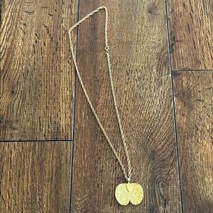 Elegant Gold Leaf Pendant Necklace